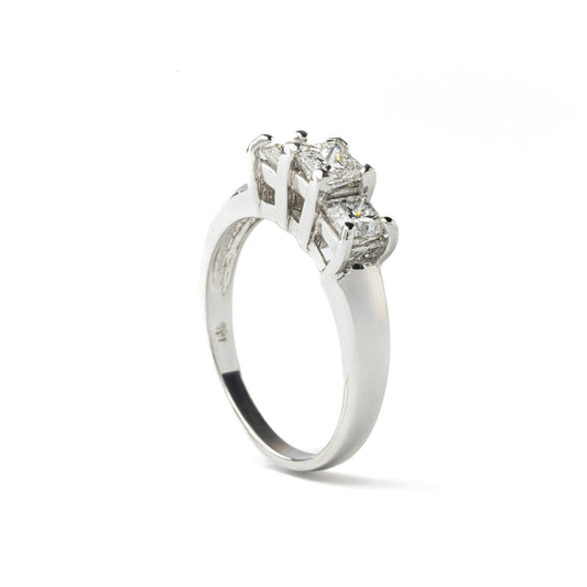 White Gold Triple Princess Cut Diamond Ring. 14k, 3.3gr, TDW: 1ct,  SI, GH