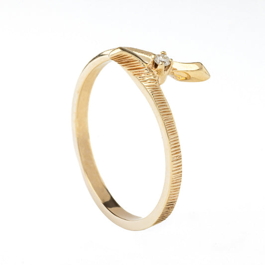 Yellow Gold Ring with Diamond in the middle, TDW: 0.01ct, 10k, size 6 1/2