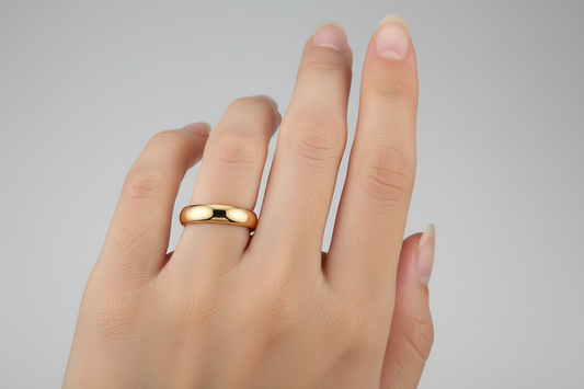 18K Yellow Gold Half – dome Band. 3.2gr 3.7mm