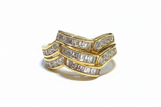 Yellow Gold Triple Row Diamond Ring with Round and Baguettes. 18k 6.5gr TDW: 1.2ct