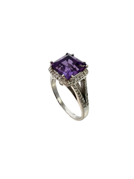 White Gold Square Shape Amethyst and Diamond Ring. 18k, 6.6gr. A: 3ct TDW: 0.6ct