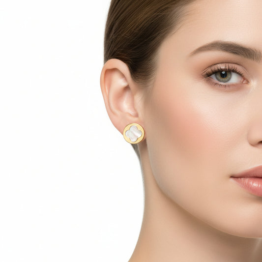 Yellow Gold Stud round Earring with a Flower in white Enamel in Center, 18k, 1.6gr