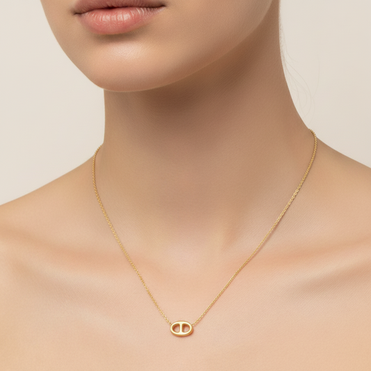 18K Yellow Gold Oval Link Pendant Necklace with Cut-Out Detail, 3.45gr
