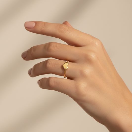 Yellow Gold Ring setting with one Heart, 18k