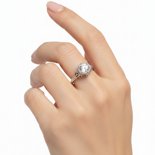 18k Vintage White Gold Engagement Ring with one Diamond