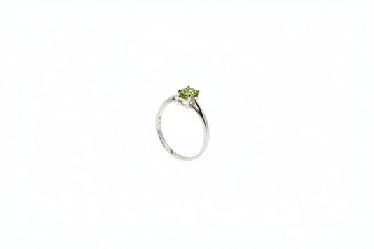 White Gold Ring with Oval Peridot 14k