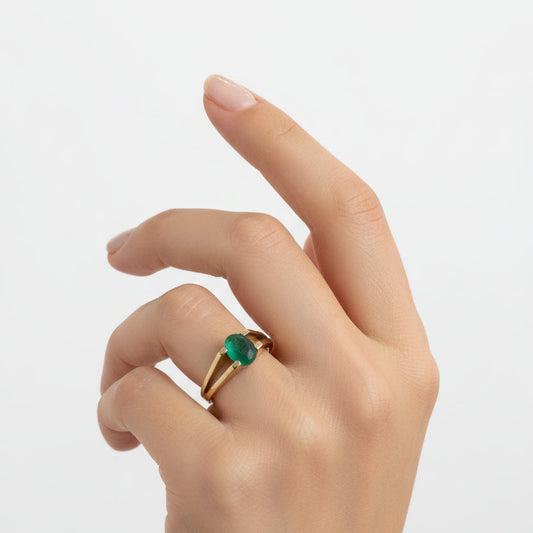 18K Yellow Gold with Oval Shaped Emerald Ring, E: 0.55ct