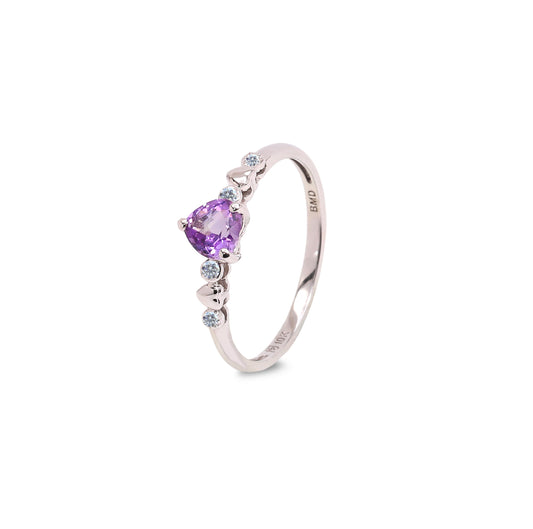 10K White Gold Ring with Heart-Shaped Amethyst and Diamonds. A: 0.50ct TDW: 0.02ct
