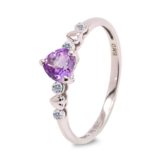 White Gold Ring with Heart-Shaped Amethyst and Diamonds. 10k, A: 0.50ct, TDW: 0.02ct
