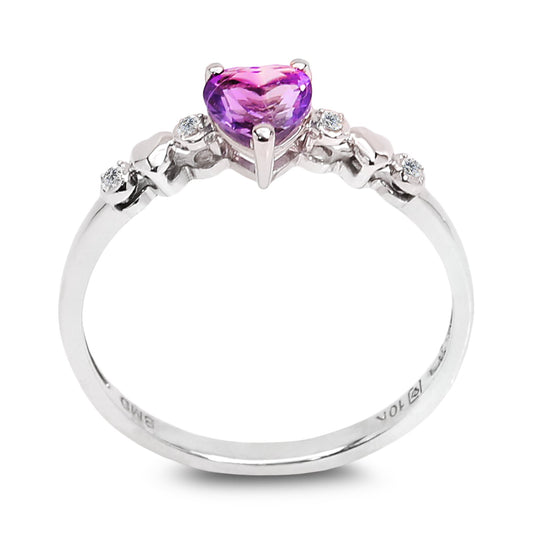 White Gold Ring with Heart-Shaped Amethyst and Diamonds. 10k, A: 0.50ct, TDW: 0.02ct