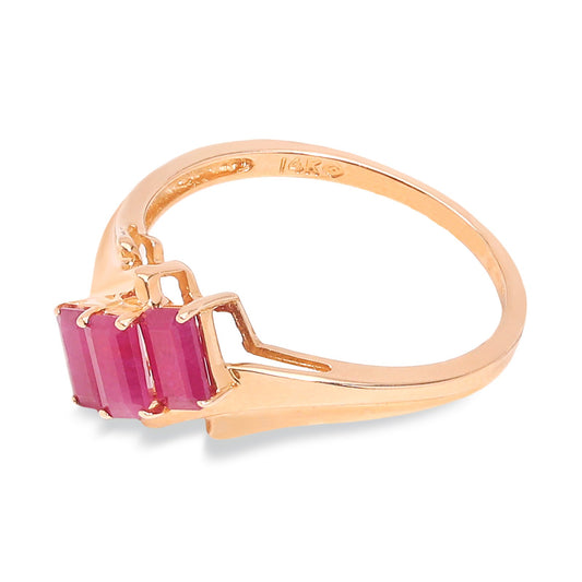 Yellow Gold Ring setting with Three emerald cut Rubies, Total: 0.9ct, 14k