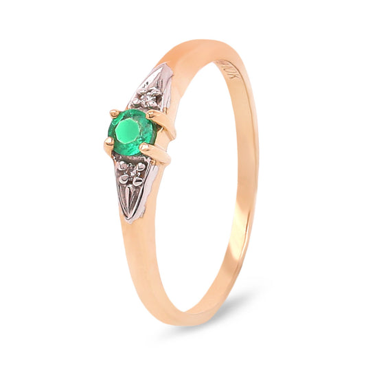 Yellow Gold Ring with Emerald in the middle and 2 small Diamonds, 10k