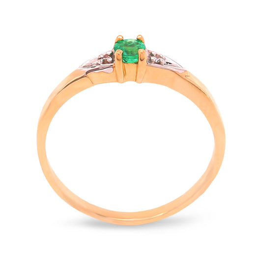Yellow Gold Ring with Emerald in the middle and 2 small Diamonds, 10k