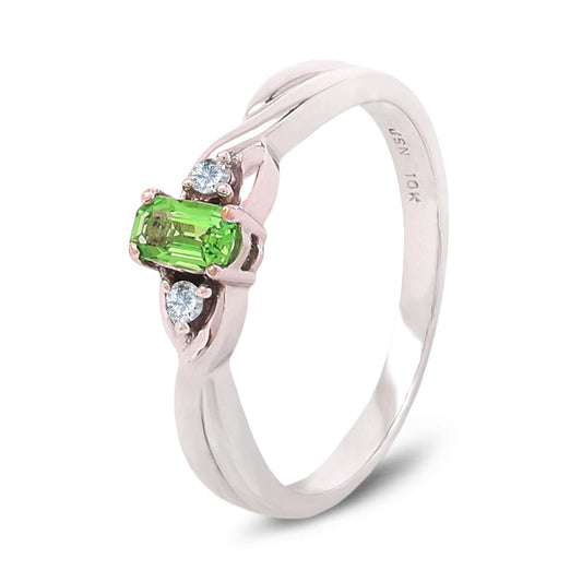 White Gold Ring with one Peridot and two small diamonds, 10k