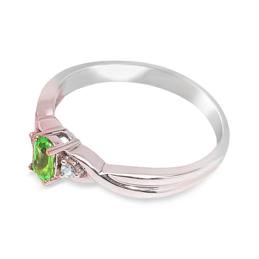 White Gold Ring with one Peridot and two small diamonds, 10k