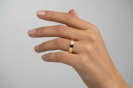 Yellow gold Ring with one round diamond on bezel set 10k TDW:0.1ct H-I I1-2