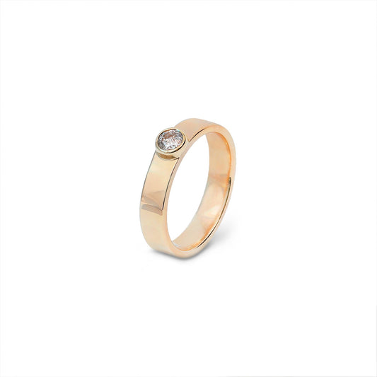 Yellow gold Ring with one round diamond on bezel set  10k TDW:0.1ct H-I I1-2  3.45gr
