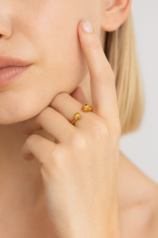 Yellow Gold Open Ring with CZ on Both Sides. 18k  2.99gr