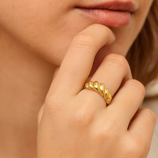 18K Yellow Gold Croissant Shape Ring