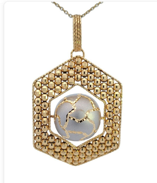 Yellow Gold Earth Design Pendant. 18k, 7.75gr