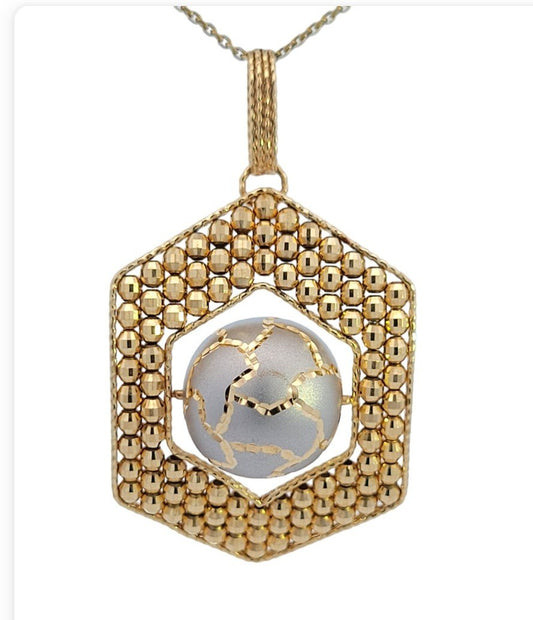 Yellow Gold Earth Design Pendant. 18k, 7.75gr