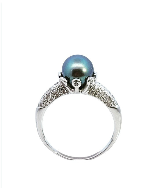 White Gold South Sea Tahitan Pearl and Pavé Diamond Ring. 18k, 2.9 gr. P: 7.3mm,  TDW: 0.26ct
