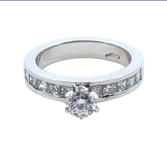 GIA Certified White Gold Solitaire Engagement Ring and Accent. 18k, 6.7gr. TDW: 1.4ct, VVS1, F. GIA#5146546582