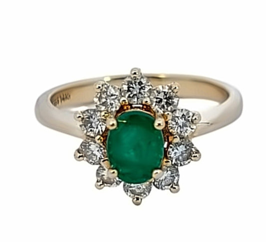 Yellow Gold Halo Emerald and Diamond Ring. 14k, 4.05gr, E: 0.53ct, TDW: 0.3ct