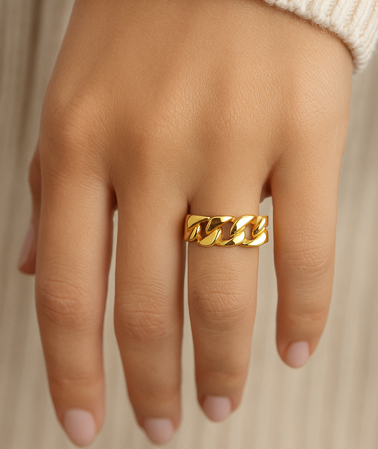 Yellow Gold wide Ring with curb link on top, 18k, 5.49gr