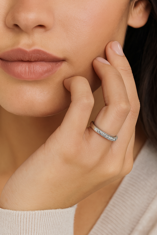 White Gold Chanell Settings 11 Stones Diamond Band. 14k, TDW: 0.25ct, VS- SI, GH