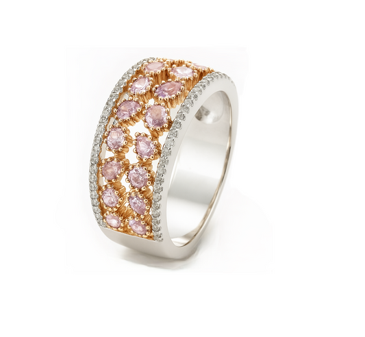 Two-tone White & Rose Gold Fancy Pink Diamonds and White Diamonds Ring. 18k, PD: 0.68ct, VS, WD:0.32ct VS, FG. TDW:1ct