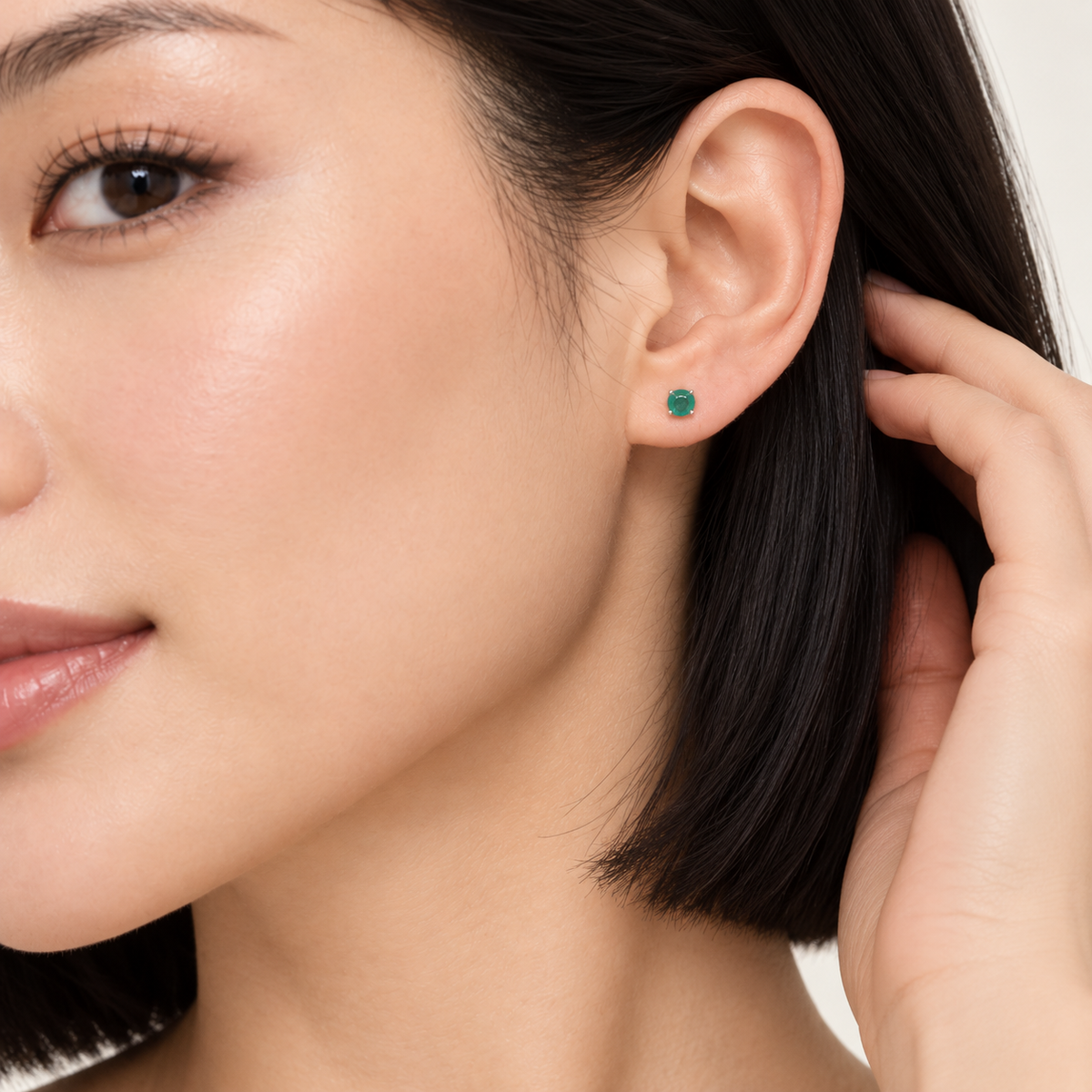 18K White Gold Natural Emerald Stud Earrings