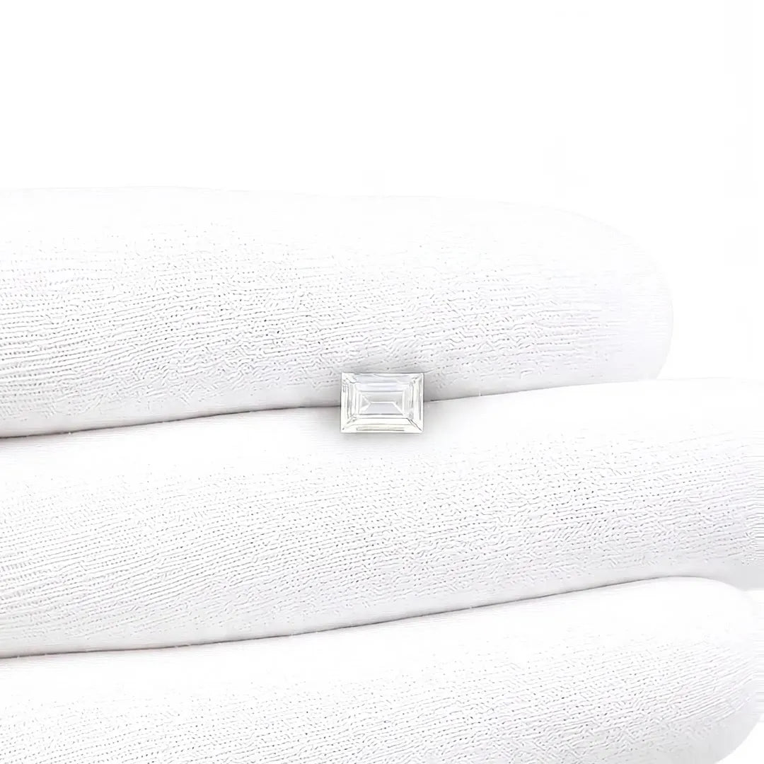 1.02ct Emerald Natural Sapphire (Colour White, Clarity Slightly Included, Cut Faceted)