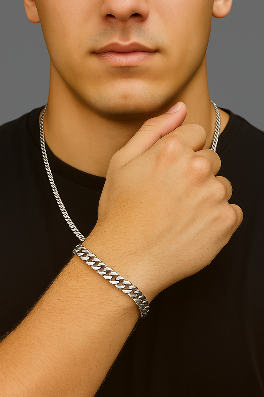 18K White Gold Solid Cuban Curb Bracelet. 11.8gr Thickness: 5.9mm L: 8 1/2"