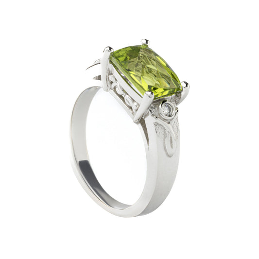 White Gold Ring setting with one Peridot and two Natural Diamonds on side, TDW: 0.02ct, GH, I,14k