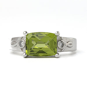 White Gold Ring setting with one Peridot and two Natural Diamonds on side, TDW: 0.02ct, GH, I,14k