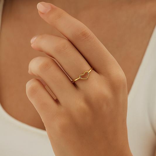 18K Yellow Gold Thin Band with Heart Setting size 5.5