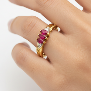 10K Vintage Yellow Gold Ring setting with Three Rubies and two diamonds on side R: 0.40ct TDW:0.02ct