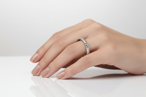 18K White Gold Cable Classic Band. 1.5gr