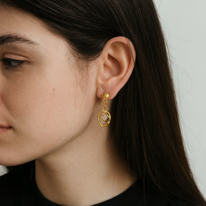 Yellow Gold Dangling Pearl Earrings. 14k