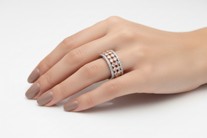 18K Two – tone White & Rose Gold Fancy Pink Diamonds and White Diamonds Ring. PD: 0.68ct VS WD:0.32ct VS FG. TDW:1.00ct