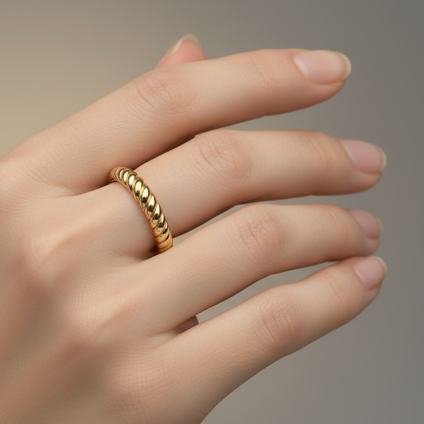 18K Yellow Gold Twisted Band