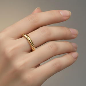 18K Yellow Gold Twisted Band