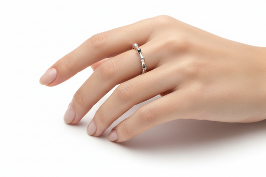 18K White Gold Bamboo Style Ring 1.53gr size 5
