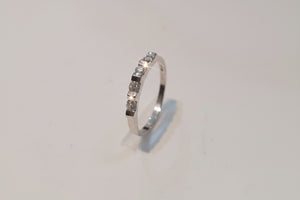 Platinum Band Setting with 4 Round Diamonds TDW:0. 0.24 CT VS F