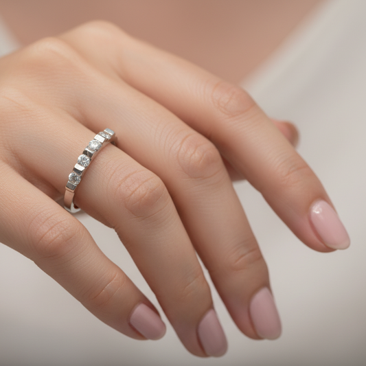 Platinum 900 Band Setting with 4 Round Diamonds, TDW:0. 0.24ct VS F
