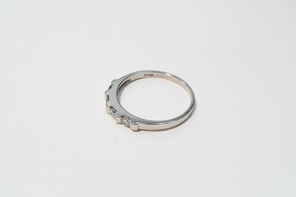 Platinum Band Setting with 4 Round Diamonds TDW:0. 0.24 CT VS F