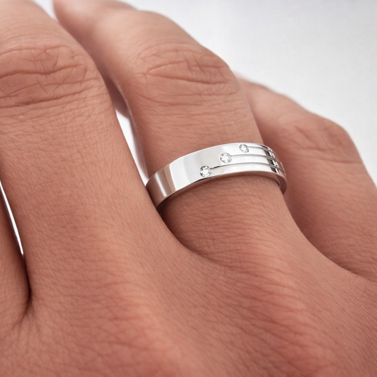 White Gold Ring setting with Three Diamonds, 18k, TDW: 0.06ct