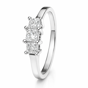White Gold Princess Cut Triple Diamond Ring 14k TDW: 0.28 CT SI HI