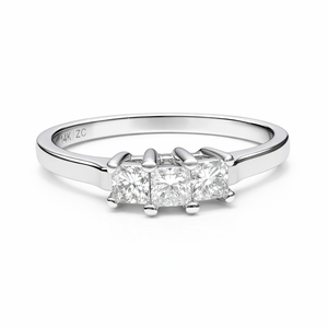 White Gold Princess Cut Triple Diamond Ring 14k TDW: 0.28 CT SI HI